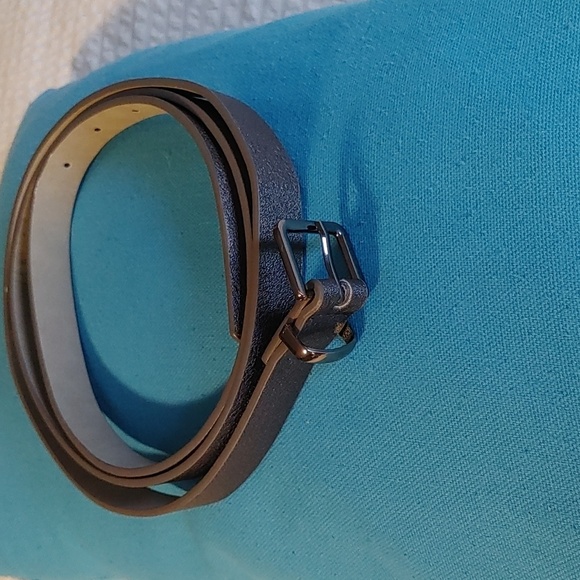 🌻Women's Torrid Silvee Gray Faux Leather Belt - Picture 1 of 8